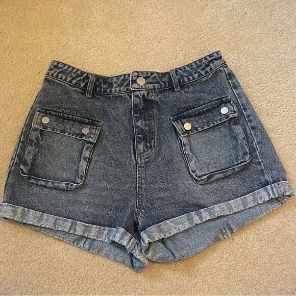 NWOT Rowyn Washed Denim Buttoned Pockets Shorts - Picture 3 of 7